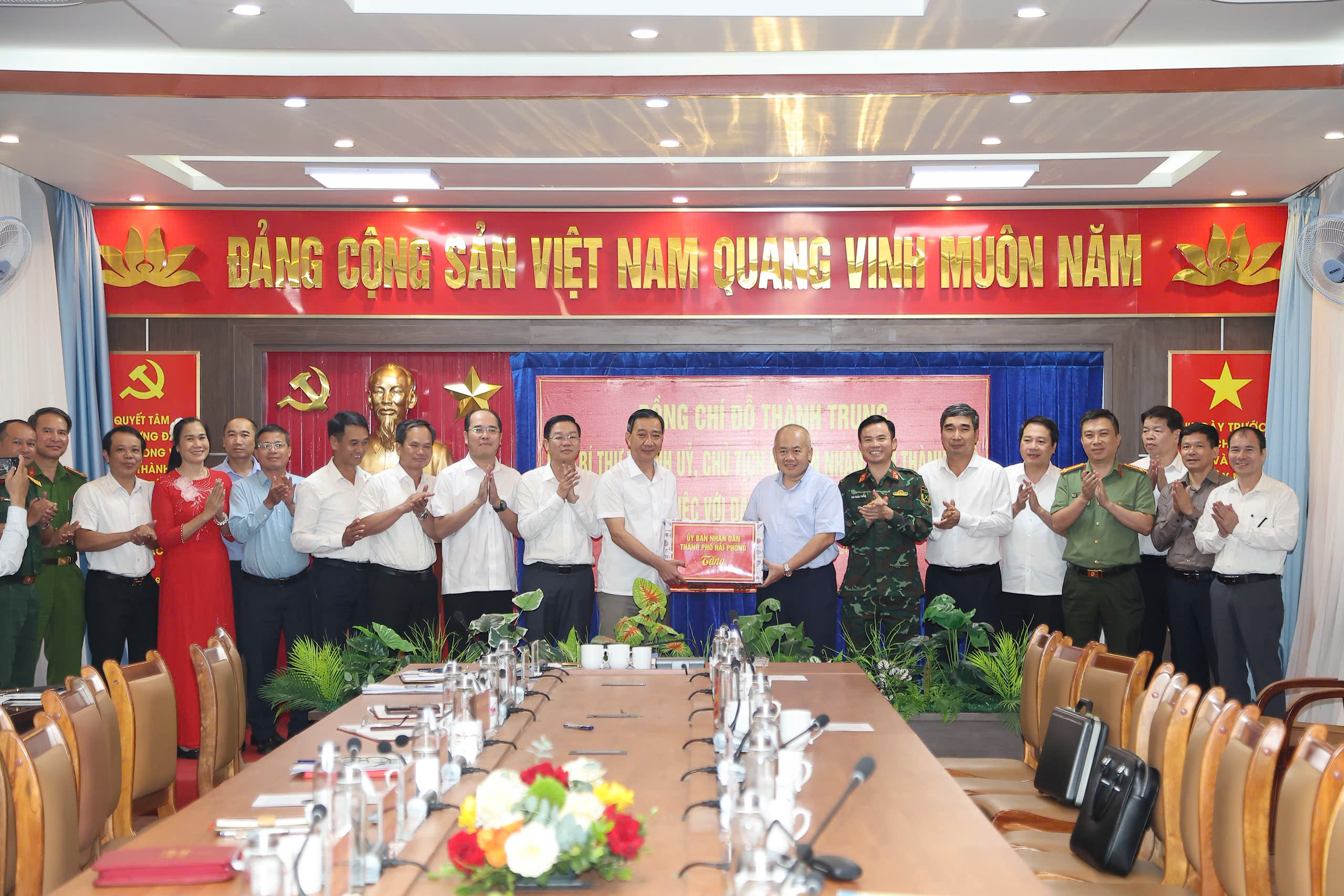 Công an Đặc khu Bạch Long Vĩ bảo đảm an ninh trật tự chuyến công tác của Chủ tịch UBND thành phố